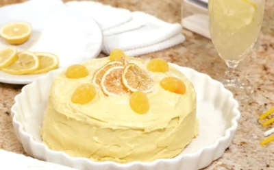 Этот шелковый лимонный торт сведет с ума: мусс, которые завораживает текстурой