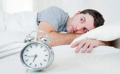 Побороть бессонницу за 7 дней — реально: сомнолог назвал 4 работающих правила без лекарств