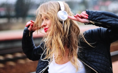 Наушники могут разрушить слух: соблюдайте эти правила — иначе быть беде