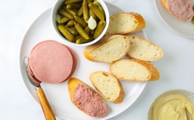 Забытый паштет из колбасы и сыра: советский шедевр, вкус которого помнят до сих пор