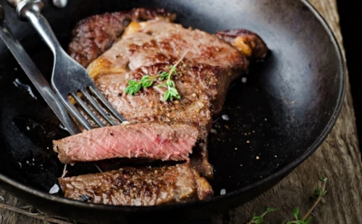 Эти две ошибки превращают стейк в «подошву»: вы делаете все неправильно с первой минуты