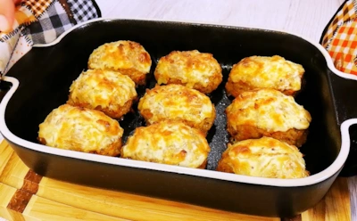 Сочные, румяные и без брызг масла: ленивые котлеты в духовке — делайте проще