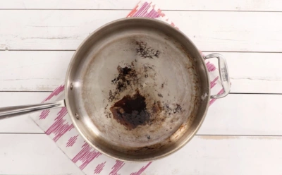 Нагар въелся намертво — но не навсегда: эти 2 рабочих способа очистят все