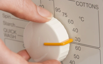 Как стирка при 40 градусах портит вещи: самый коварный режим стиральной машины