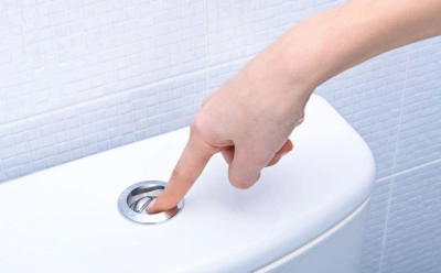 Никогда не смывайте это в унитаз: главные враги канализации — засор будет даже в новых трубах