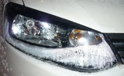 Сырость в фаре — тревожный сигнал: чем опасен конденсат внутри оптики