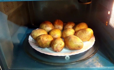 Микроволновка делает эти продукты вредными: еда, которую нельзя разогревать