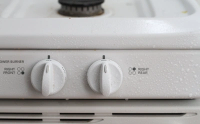 Налет на ручках плиты сдается без боя: как  отчистить регуляторы без агрессивной химии