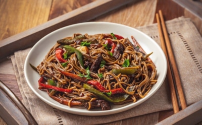 Японский ужин своими руками: соба с говядиной и овощами — вкуснейшее блюдо