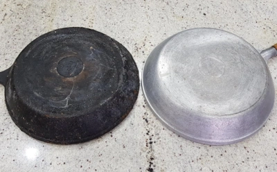 Даже старый нагар не устоит: как очистить сковороду при помощи горчицы