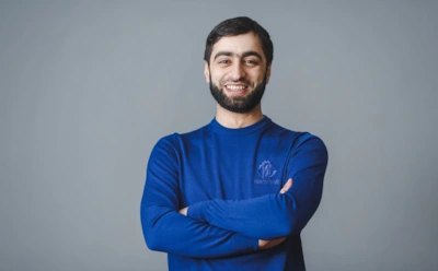 Звезда «Даешь молодежь!» Аслан Бижоев работает в ПВЗ и таксует