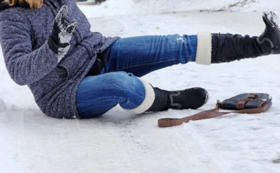 Как правильно падать в гололед: как снизить риск травм и не попасть в больницу