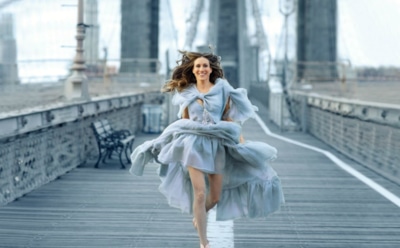 Как выглядеть моложе с помощью одежды: эти фасоны, аксессуары и цвета «стирают» годы