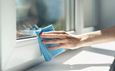 Пластиковые окна пожелтели — это поправимо: эти 2 средства справятся за одну чистку