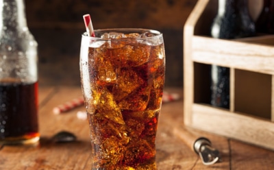 Сладкая газировка вызывает депрессию: как напитки с сахаром убивают психику