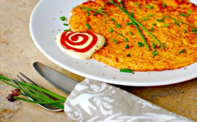 Замените молоко на морковный сок: вкус этих блинов поразит вас с первой пробы