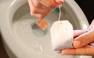 Чай против известкового налета: этот странный способ реально очищает унитаз