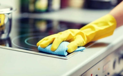 Кухонный жир не устоит перед этой смесью: домашний раствор из 3 средств