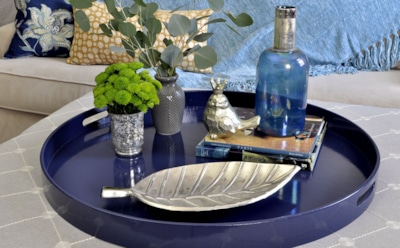 Поднос — не только для еды: вот сколько полезного он может привнести в дом