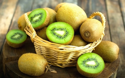 Зеленый суперфрукт с мощным эффектом: ешьте киви каждый день — это изменит многое