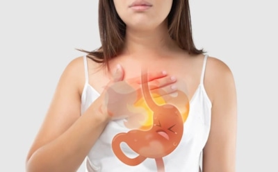 Вы сами провоцируете изжогу: чего нельзя делать после еды — многие допускают эту ошибку