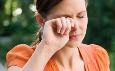 Дергается глаз или конечности: когда это безвредно, а когда — пора к врачу