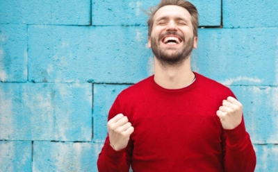 Эти цвета в одежде притягивают удачу: как оттенки влияют на карьеру, деньги и любовь