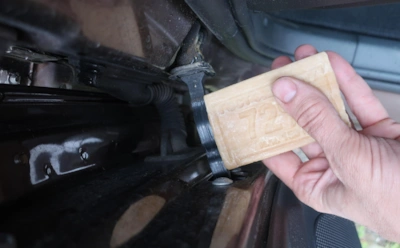 Если двери авто скрипят при открытии: все поможет лишь временно, кроме этого домашнего средства