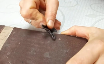 Если мясорубка мнет мясо — пора точить нож: как вернуть остроту лезвию при помощи наждачки