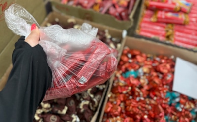 Конфеты на развес — это опасно: почему от них лучше отказаться — раскрываем тайны сладкой витрины