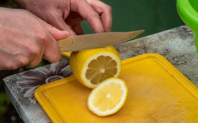 Этот трюк с лимоном улучшит ваш сон: положите цитрус рядом с кроватью — и вот для чего