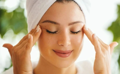 Кожа глаз старит сильнее морщин: этот утренний массаж по точкам омолаживает взгляд