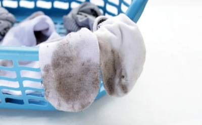 От пятен не останется и следа: 2 домашних способа подарить вторую жизнь белым носкам