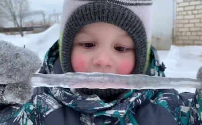 Чистые снег и сосульки — это миф: чем рискуют дети — покажите им этот простой эксперимент