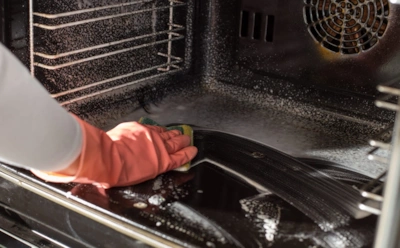 Не трите духовку часами: 2 таблетки и кипяток справятся чего за 1 час — и вот в чем секрет