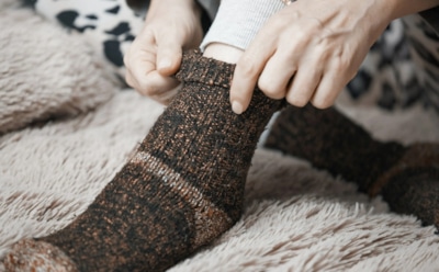 Мерзнут ноги в морозы — подберите идеальные носки: чем плох хлопок и какие материалы греют лучше