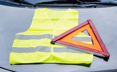 Новый список «обязательного» в авто: аптечку и огнетушитель «смягчили», а жилет — причина для штрафа