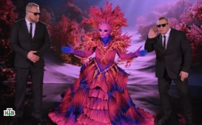 Загадка Коралла: рассматриваем версии о личности участника шоу «Маска»