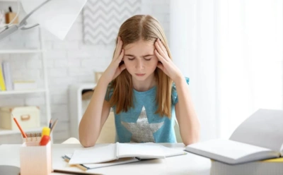 Почему подростков все чаще мучают головные боли: причины и логичное решение без таблеток