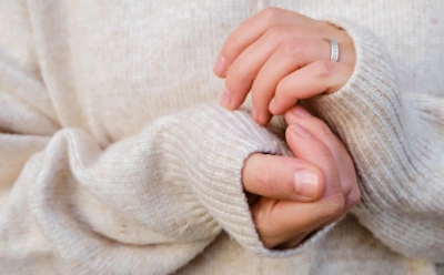 Сильно замерзли руки — не тяните их к батарее: согревать их нужно иначе — ошибка обойдется дорого