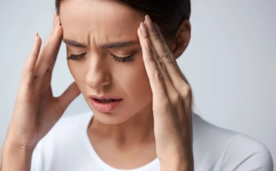 Эта головная боль не поддается таблеткам: симптомы, которые намекают на опасное состояние мозга