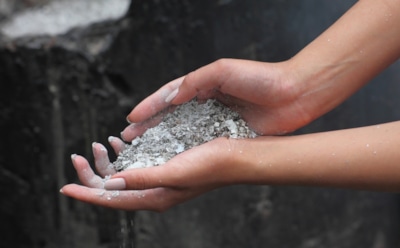 Мыши разбегутся из погреба в момент: рассыпьте это по полу — и запасы будут в безопасности