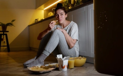 Ночной жор нападает неспроста: сила воли не спасет — так организм вам указывает на ошибки