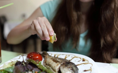 Не лимон и не мед выручают зимой: терапевт назвала рыбу главным оружием — и вот почему