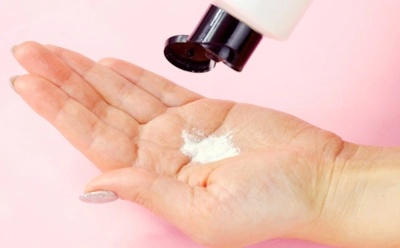 Не только для лица: как энзимная пудра работает на теле и волосах — используйте ее правильно