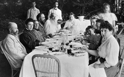 Такие блины пекли в доме Льва Толстого: этот рецепт «скороспелых» блинов придумала жена писателя