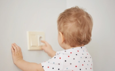 Ребенок травмируется дома чаще всего здесь: 10 опасных деталей, которые есть почти в каждой детской