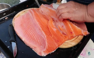 Горбуша вместо семги: как засолить дешевую рыбу и получить вкус ресторанного уровня