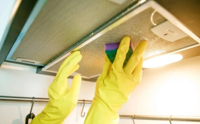 Если вытяжка перестала справляться: где прячется жир и почему тяги нет даже после уборки