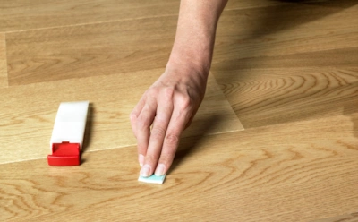 Сколы и потертости на ламинате — это поправимо: как восстановить покрытие без замены доски